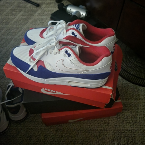 Nike - Picture 3 of 4